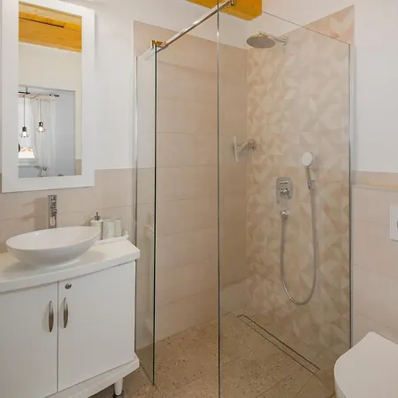 Spacious House In Istria Peroj